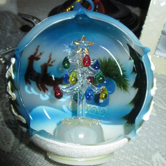 Blown Glass Christmas Tree Globe - Picture 1 of 13